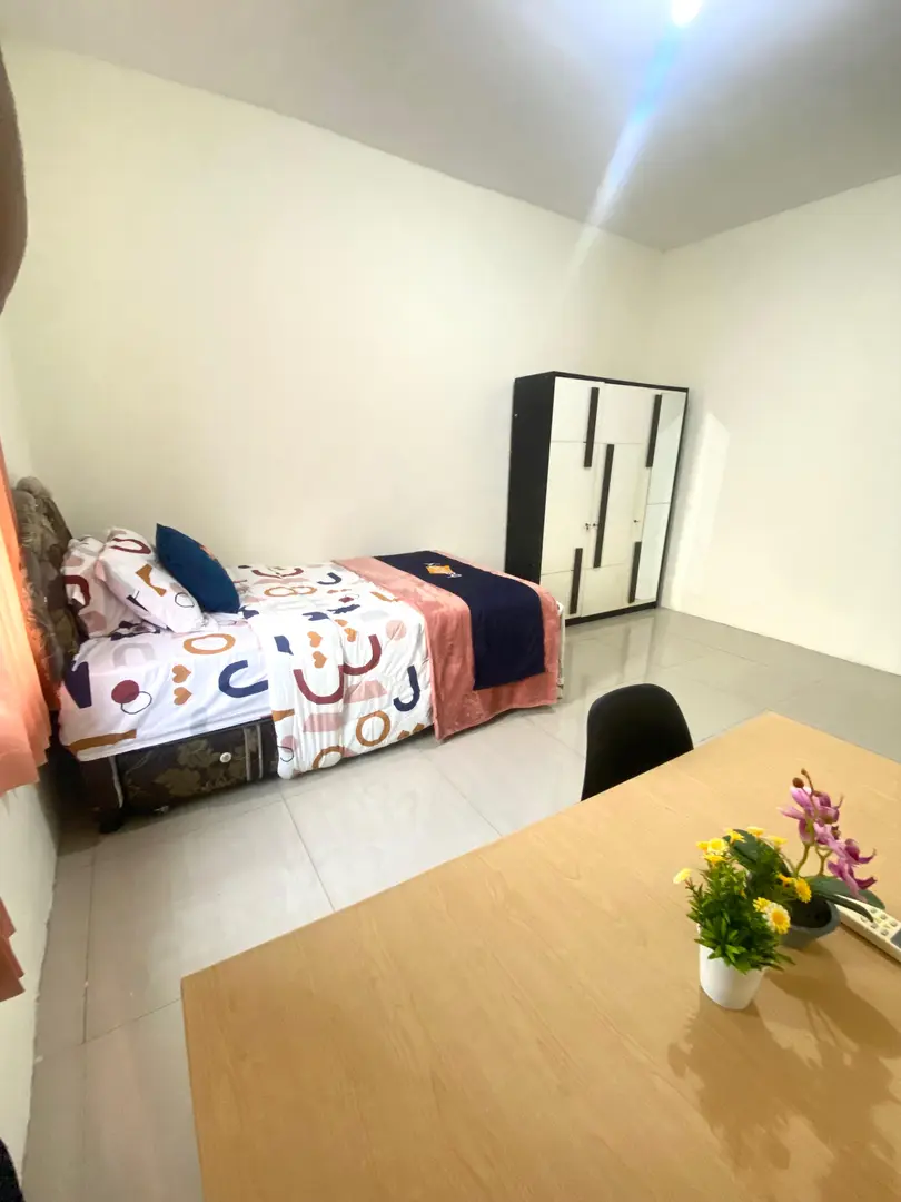 foto kamar Tipe Premium properti Behomy E12 Siwalankerto