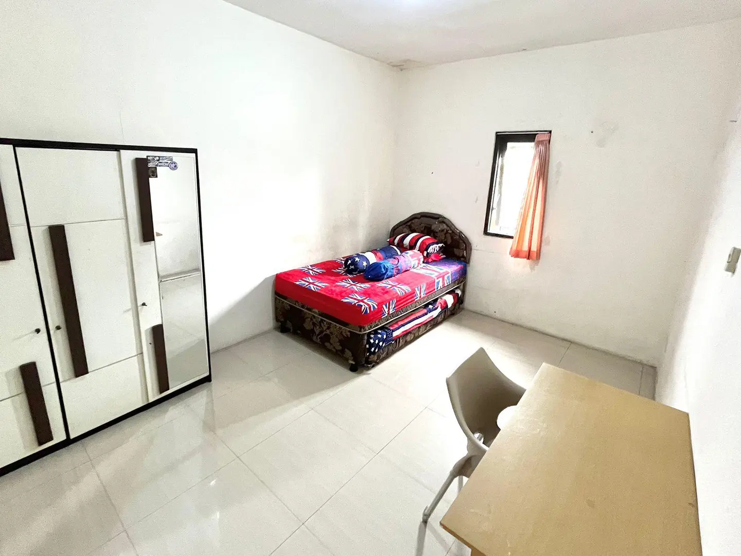 foto kamar Tipe Standar properti Behomy E12 Siwalankerto