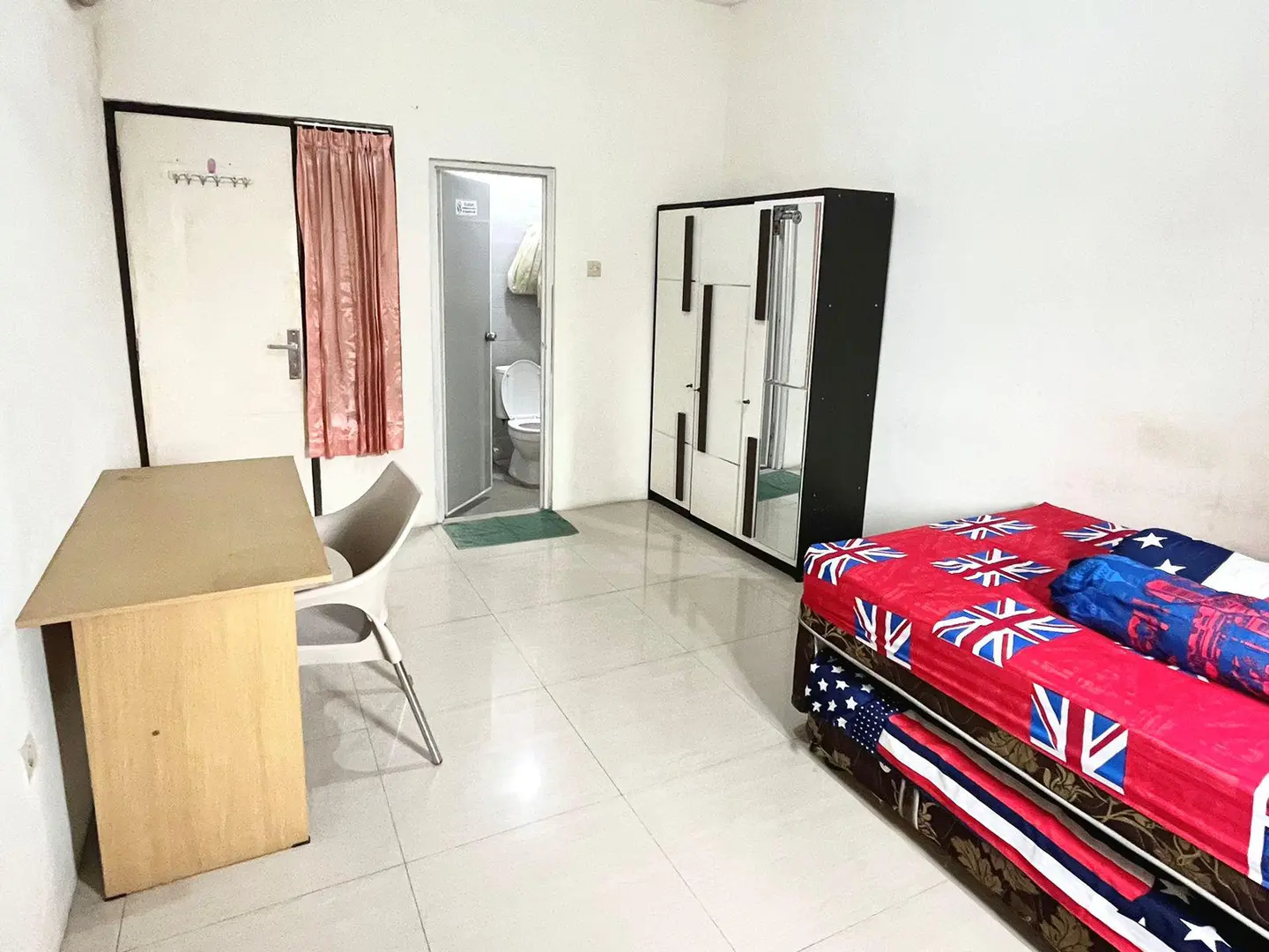 foto kamar Tipe Standar properti Behomy E12 Siwalankerto