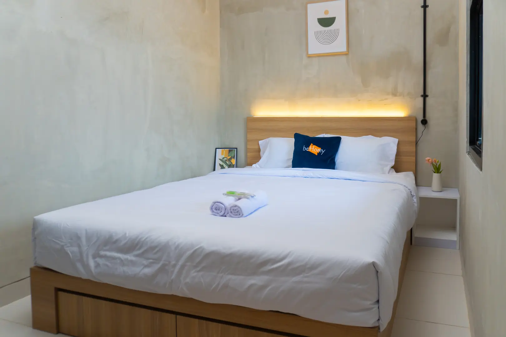 foto kamar Tipe Standar properti Behomy Crown Cikokol