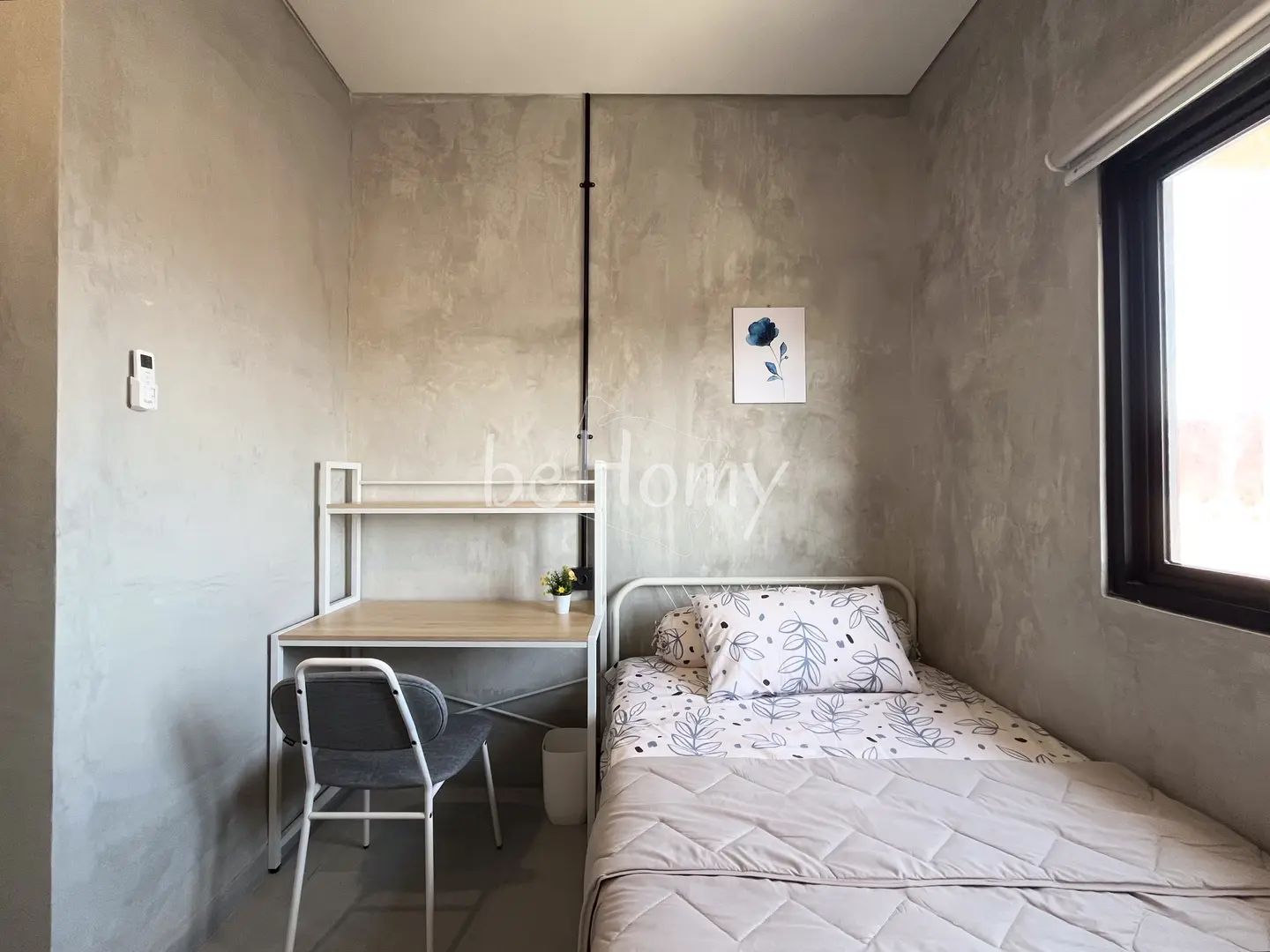 foto kamar Tipe Standar properti Behomy Her place Surabaya