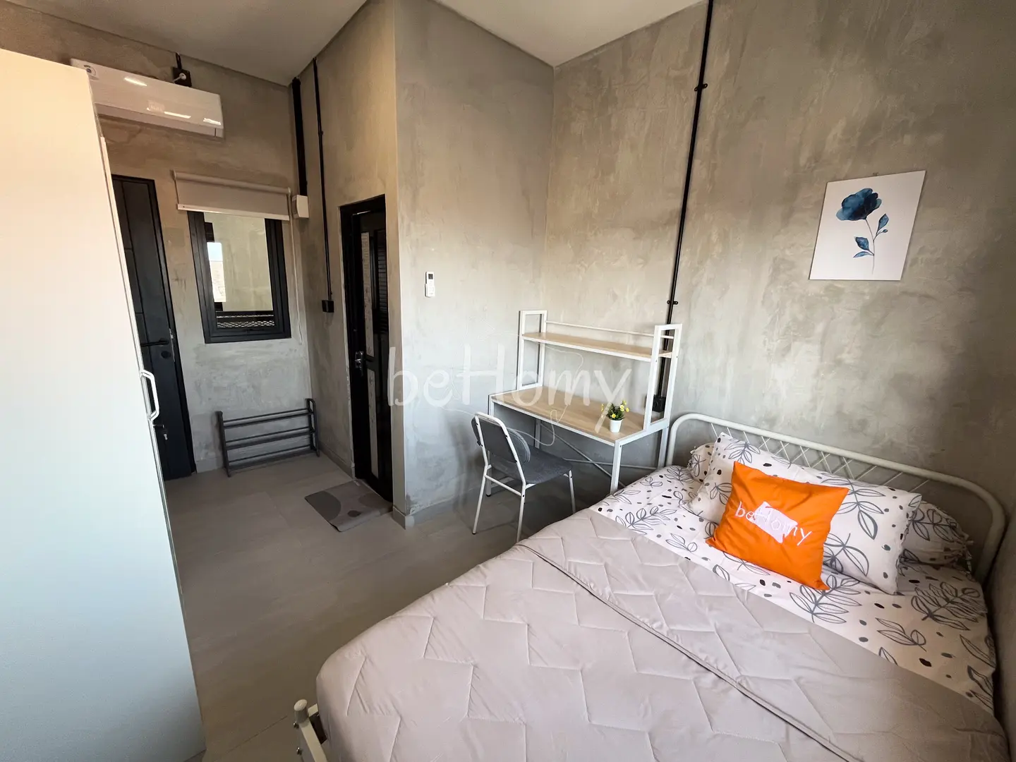 foto kamar Tipe Standar properti Behomy Her place Surabaya