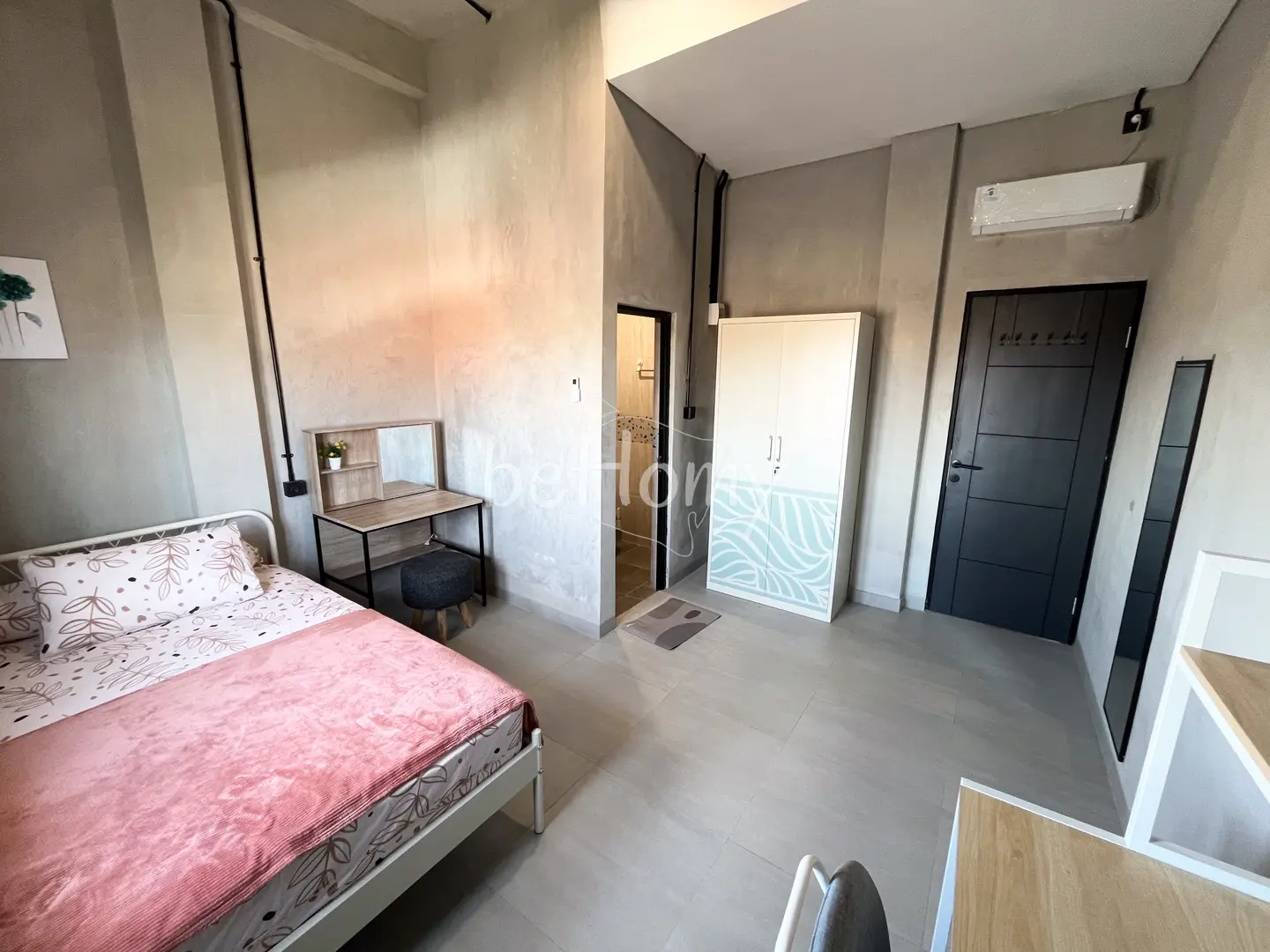 foto kamar Tipe Superior properti Behomy Her place Surabaya